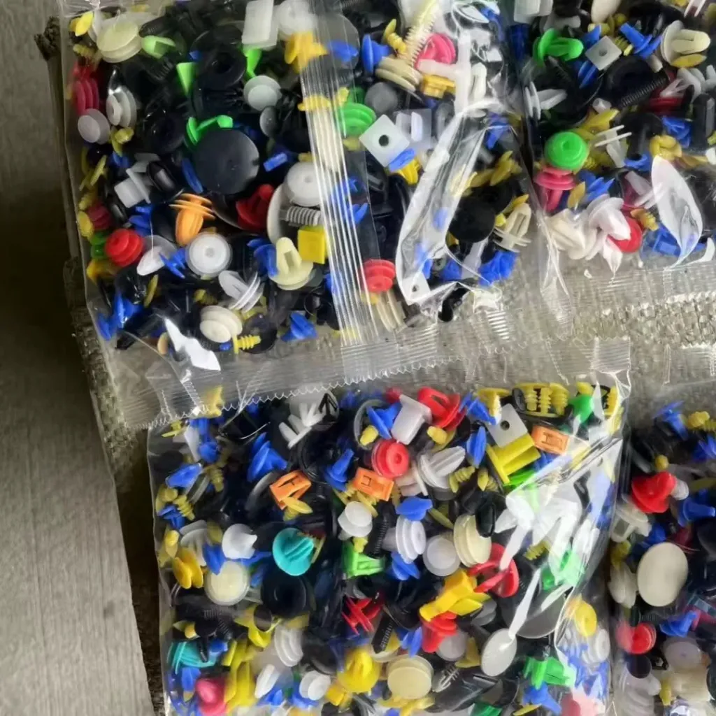 100pcs Universal  Car Clip Bag